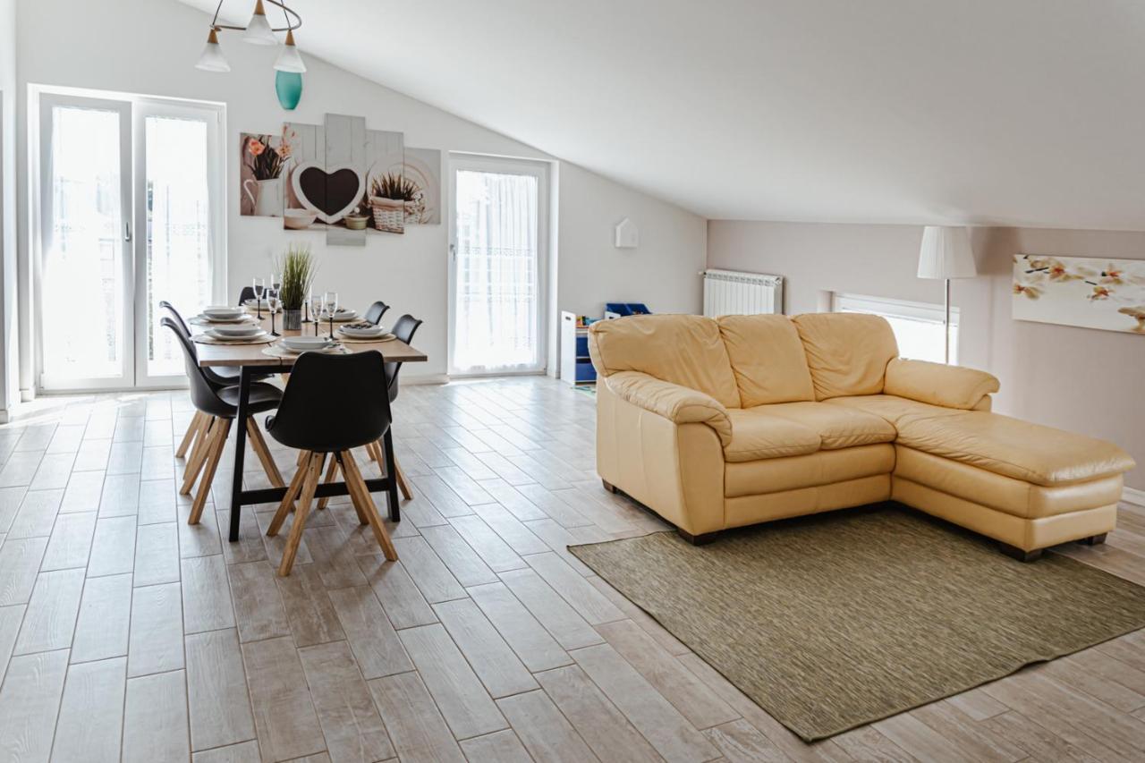 Minerva Holiday Home มาแนร์บา เดล การ์ดา ภายนอก รูปภาพ